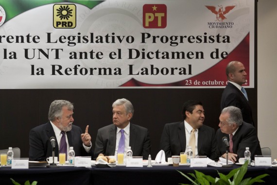 Miguel Barbosa Huerta Y Andrés Manuel López Obrador Protagonizan Pleito foto De Una Reunión De En El Senado Foto Cuartoscuro