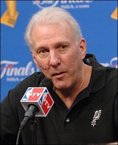 Gregg Popovich ha sido pieza fundamental en el armado de Spurs de San Antonio. Foto: NBA.