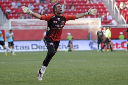 Jorge Villalpando festeja el tanto del Atlante para la salvación...de este torneo. Foto: Cuartoscuro.