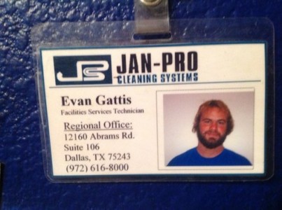 Antes de ser beisbolista profesional, Evan Gattis limpiaba recámaras en Colorado. Foto: Twitter.