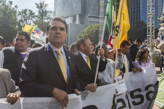 Perredistas en lucha contra la privatización del petróleo. Foto: Cuartoscuro