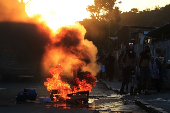 Manifestación en Río de Janeiro el 6 de febrero en contra del alza al transporte público. Foto: EFE.