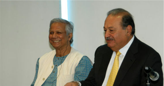 Muhammad Yunus, fundador de Grameen Bank, que otorga créditos a personas de pocos recursos y Carlos Slim. Foto: carlosslim.com