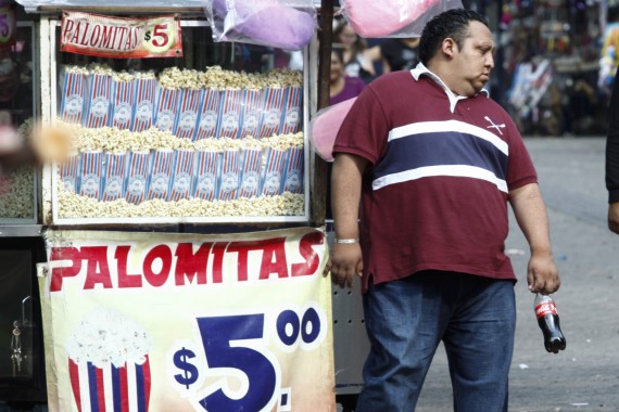 La comida alta en carbohidratos suele ser más barata y fácil de conseguir. Foto: Cuartoscuro