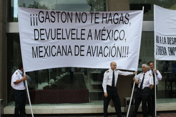 Desde la quiebra de Mexicana, en 2010, trabajadoes culparon a Gastón Azcárraga por el cierre de la aerolínea. Foto: Cuartoscuro