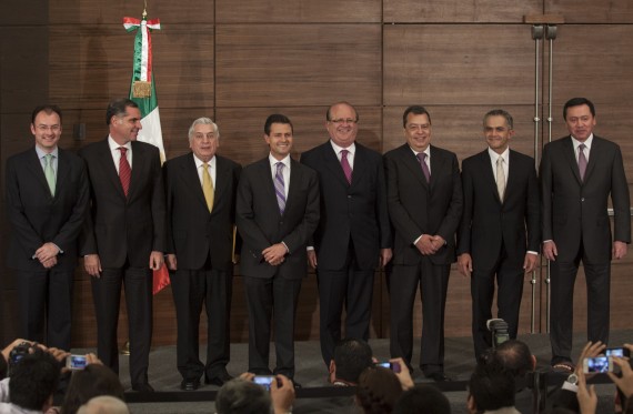 Reunión del Presidente Enrique Peña Nieto con gobernadores del PRD. Foto: Cuartoscuro