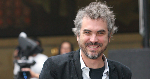 El cineasta mexicano Alfonso Cuarón cuestiona al Presidente Enrique Peña Nieto sobre la Reforma Energética. Es el planteamiento de miles de mexicanos, dicen especialistas. Foto: Cuartoscuro