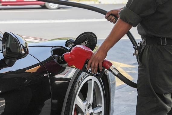 el próximo año llenar un tanque costará entre 500 y 900 pesos, dependiendo de la capacidad del automóvil y la gasolina de la preferencia del cliente. Foto: Cuartoscuro.