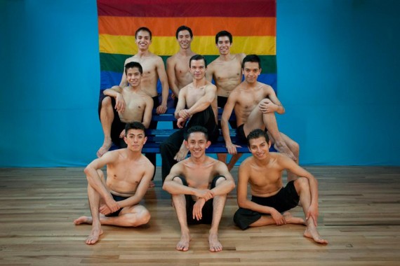 La compañía trata de involucrar al público con la cultura gay. Foto: Facebook La Cebra Danza Gay