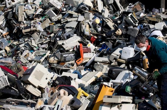 En el mundo, sólo el 13 por ciento de los desechos electrónicos se somete a algún tipo de reciclaje, lo que puede convertirse en una auténtica "mina de oro". Foto: EFE