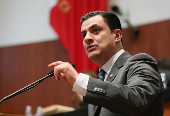 El Senador José María Martínez Martínez, del PAN,  preside la Comisión Ordinaria de la Familia y el Desarrollo Humano. Foto: Senado.