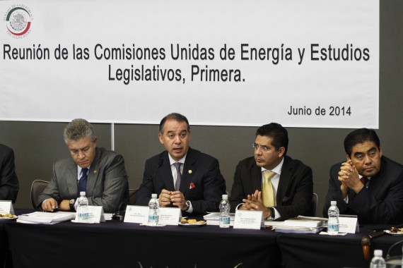 Senadores durante la reunión de las comisiones unidas de Energía y Estudios Legislativos, Primera, en donde se discute el primer dictamen de las leyes secundarias sobre energía. Foto: Cuartoscuro