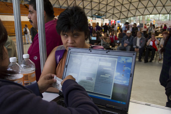 México está rezagado 20 años en accesibilidad en telecomunicaciones para discapacitados. Foto: Cuartoscuro