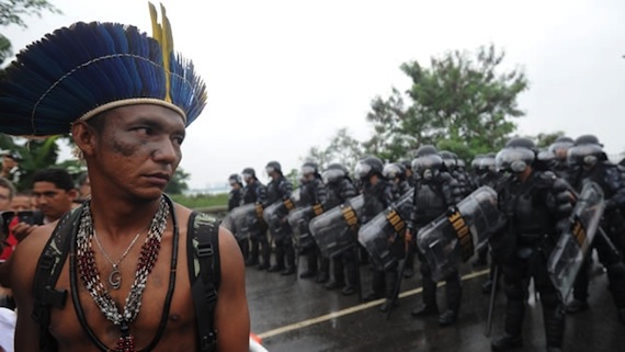 Los enfrentamientos entre indígenas y las autoridades brasileñas pusieron al descubierto una oleada de suicidios entre los nativos. Foto: EFE