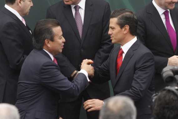 Las reformas promovidas por el Presidente Enrique Peña Nieto fueron aplaudidas por legisladores, pero no por los ciudadanos. Foto: Cuartoscuro