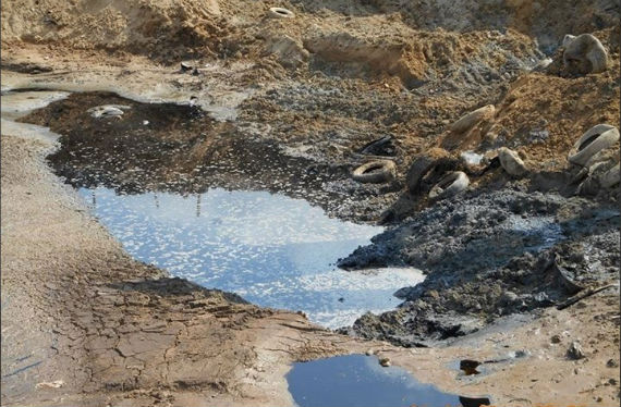 Contaminación del agua generada por los lixiviados del basurero. Foto: Especial