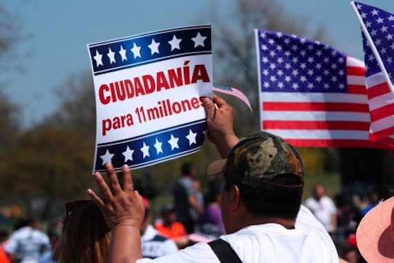 Congresistas hispanos y activistas de EU manifestaron que ese país atraviesa una doble crisis una en la frontera  y otra por el fracaso de la Reforma Migratoria. Foto: Efe.