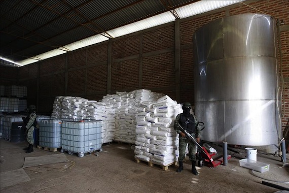 En los superlaboratorios del crimen organizado, ubicados en México se producen ocho de 10 metanfetaminas consumidas en EU. Foto: EFE