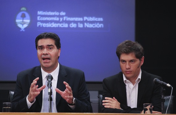 En La Imagen El Ministro Argentino De Economía Axel Kicillof d Y El Jefe De Gabinete Argentino Jorge Capitanich i Foto Efe