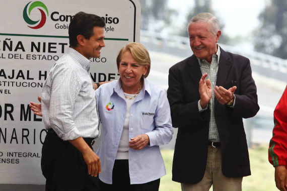 El usurpador Enrique Peña Nieto con el empresario español José Andrés de Oteyza, Presidente de la Constructora OHL en México. Foto:Cuartoscuro 