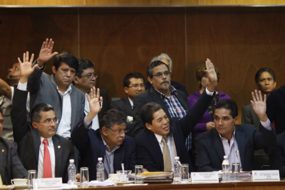 Reunión de Comisiones Unidas de Hacienda y Energía el pasado fin de semana. Foto: Francisco Cañedo, SinEmbargo