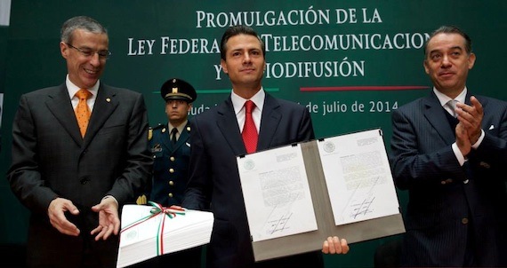 El Presidente Enrique Peña Nieto promulga la Reforma en Telecomunicaciones y Radiodifusión. Foto: Presidencia. 