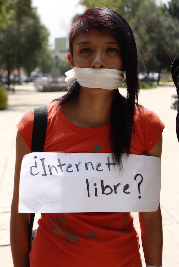 Afuera De La Cámara Alta Artistas Activistas Y Ciudadanos Se Pronunciaron En Contra De Las Leyes Secundarias De Telecomunicaciones Foto Francisco Cañedo Sinembargo