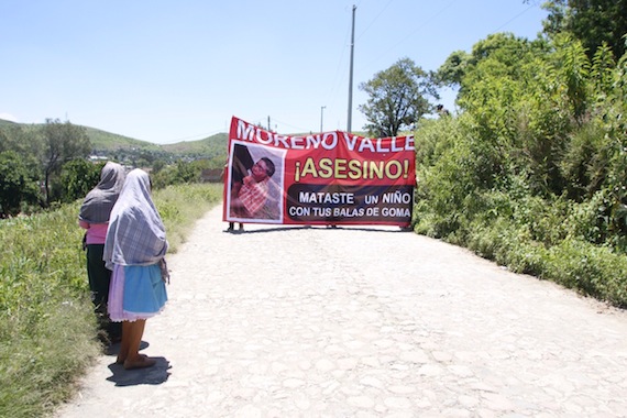 Otro contingente marcha por las calles de la capital poblana y exige la renuncia de Moreno Valle. Foto: Francisco Cañedo, SinEmbargo