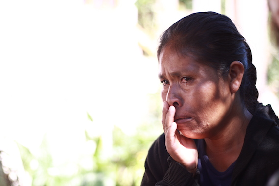 Elia Tamayo presentó un amparo "por derecho a la vida" para que su hijo no sea desconectado del respirador. Foto: Antonio Cruz, SinEmbargo.