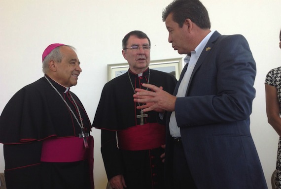 José de Jesús Martínez Zepeda, el nuncio Christophe Pierre y Miguel Márquez. Foto: Edith Domínguez, Zona Franca