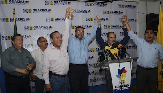 Gustavo Madero y Jesús Zambrano junto con "Polo" Domínguez, candidato de Tepic, Nayarit. Foto: Cuartoscuro