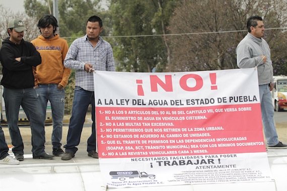 Poblanos protestan en contra de las reformas a la Ley del Agua en marzo de 2013. Foto: Cuartoscuro