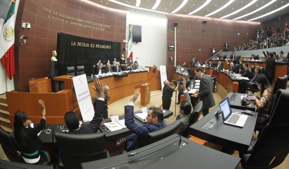 Expertos plantearon que leyes secundarias de la Reforma Energética dan desventaja a Pemex y CFE. Foto: Cuartoscuro