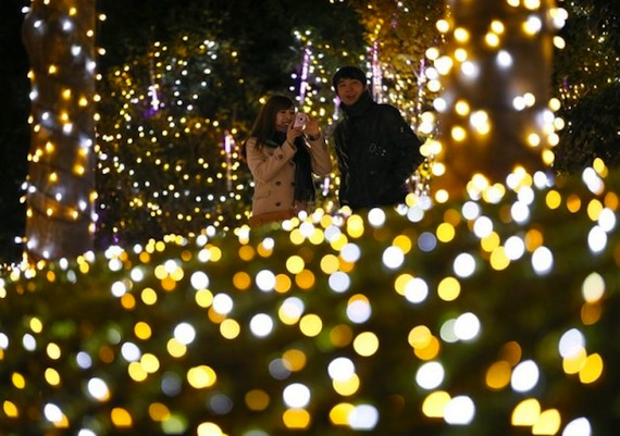 Desde hace varios años los científicos buscan alternativas lumínicas a las bombillas fluorescentes. Las luces LED son una de ellas. Foto: EFE