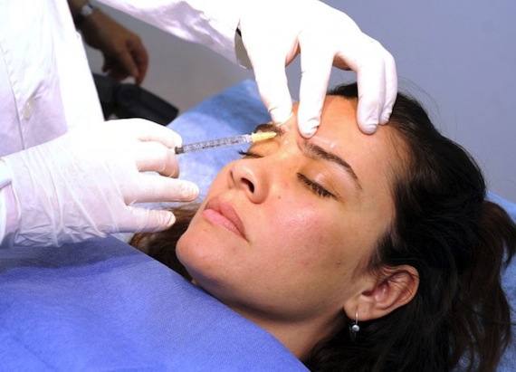 La toxina botulínica para mejorar la apariencia de las arrugas faciales mejoró los estados de ánimo de pacientes con depresión. Foto: EFE