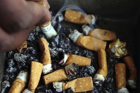 Alrededor de cinco mil 600 millones de colillas de cigarrillos se depositan en el medio ambiente al año. Foto: EFE