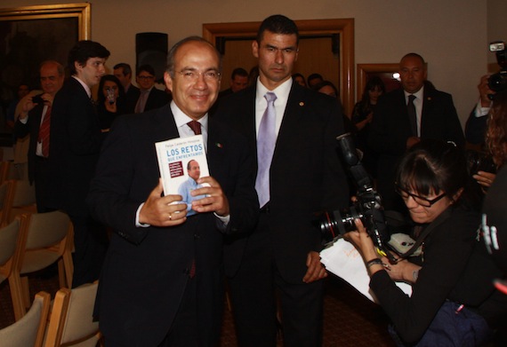 El ex Presidente durante su presentación del libro Los Retos que enfrentamos. Los problemas de México y las políticas públicas para resolverlos (2006-2012) en la Ciudad de México. Foto: Antonio Cruz