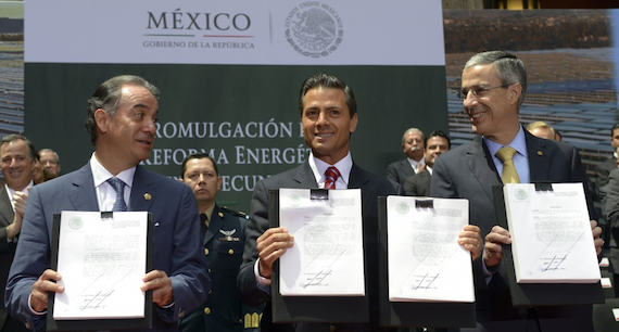 Peña Nieto promulgó la legislación secundaria de la Reforma Energética, la última de un andamiaje que se inició el 2 de diciembre de 2012. Foto: Presidencia.