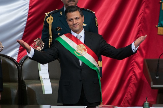 Enrique Peña Nieto recibe un salario neto mensual de 143 mil 628 pesos con prestaciones que equivales a 56 mil 028 pesos. Foto: Cuartoscuro.