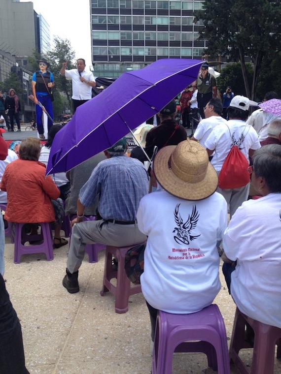 En el DF la protesta la encabezaron el activista Julián Lebarón, el general brigadier en retiro José Francisco Gallardo, y el sacerdote Gregorio López, mejor conocido como “Padre Goyo”. Foto: Mayela Sánchez, SinEmbargo.