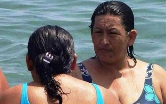 La foto de una mujer dentro del mar ha desatado furor en las redes sociales. Foto: Twitter.