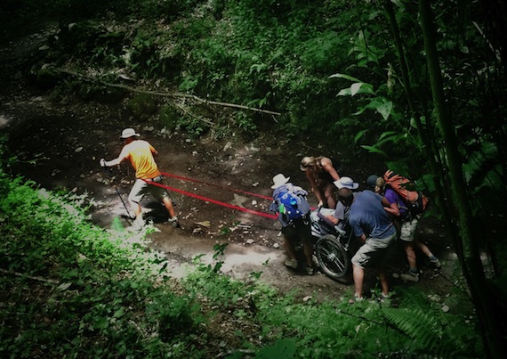 Realizaron una caminata por El Camino de Santiago, una ruta montañosa de 500 millas en España. Foto: TheHuffingtonPost