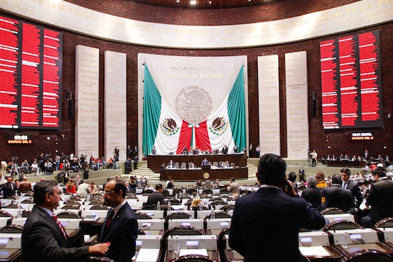 La propuesta distorsiona una legítima demanda ciudadana para reducir el financiamiento del Poder Legislativo y mejorar la labor del Congreso, dijeron especialistas. Foto: Francisco Cañedo, SinEmbargo.