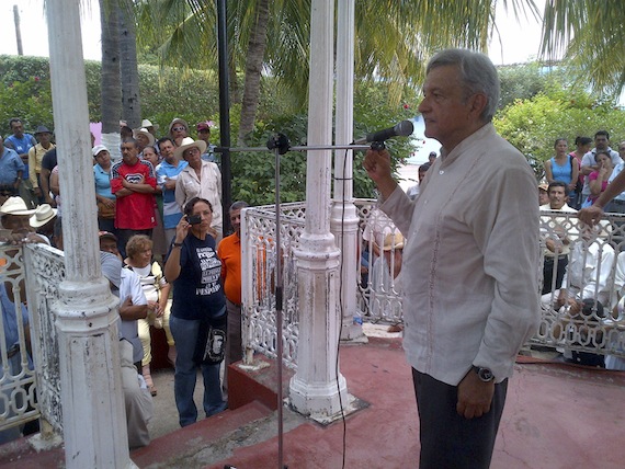 López Obrador afirmó que Mireles es un "preso de conciencia". Foto: Especial.