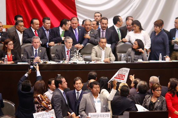 Durante la jornada se aprobó la creación de Ley de Ingresos sobre Hidrocarburos. Foto: Francisco Cañedo, SinEmbargo.