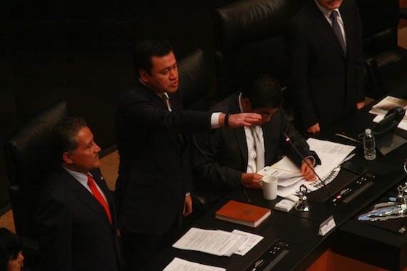 Miguel Ángel Osorio Chong durante su comparecencia en el Senado. Foto: Antonio Cruz, SinEmbargo