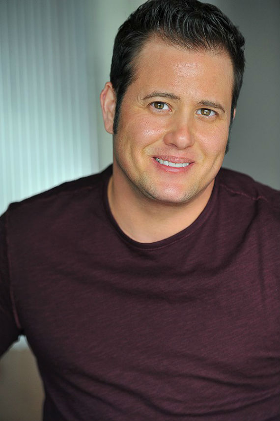 "La vida es corta y preciosa", suele decir Chaz Bono para explicar su proceso de transformación. Foto: Facebook