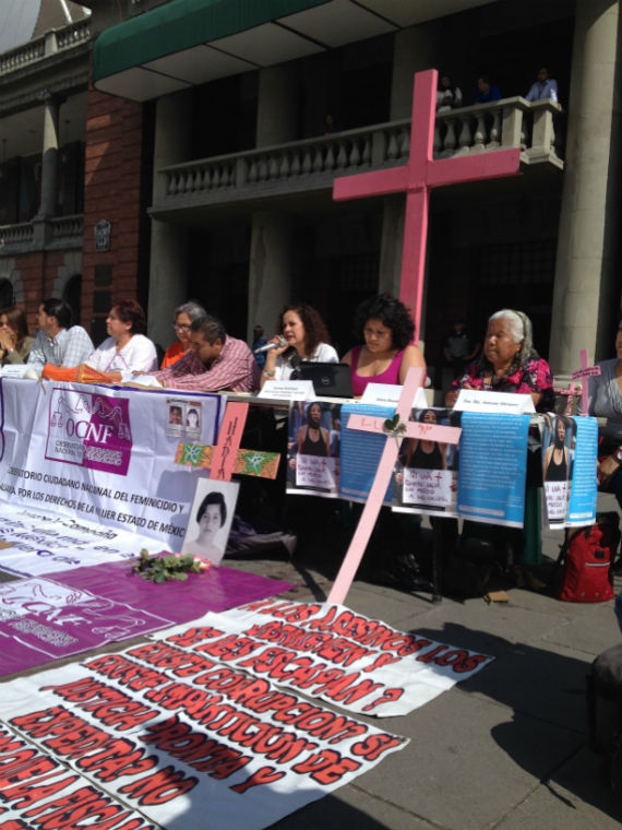 Organizaciones Y Familiaresdde Víctimas De Feminicidio Se Manifestaron En Tlalnepantla Uno De Los Municipios Más Violentos Para Las Mujeres Para Exigir Que Se Investiguen Los Crímenes Foto Mayela Sánchez Sinembargo