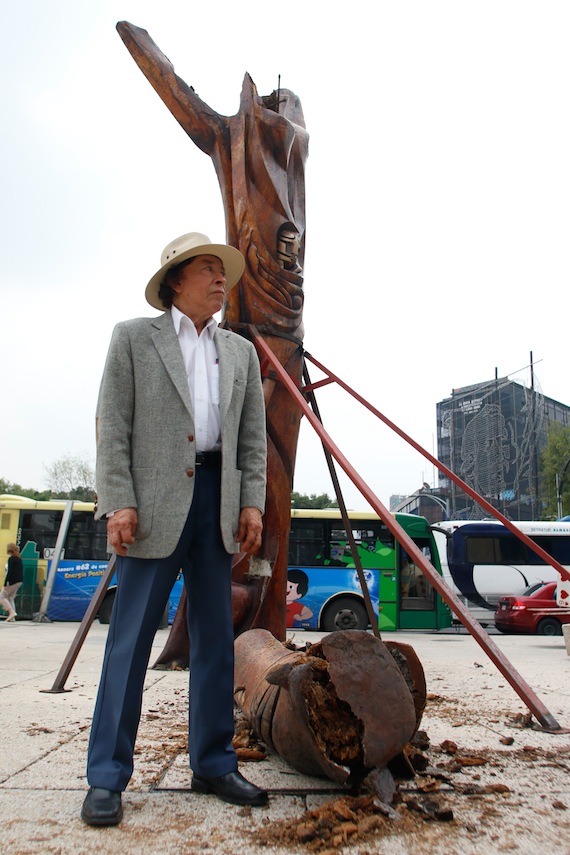 Escultura se cae en Avenida Reforma Foto: Francisco Cañedo, SinEmbargo.