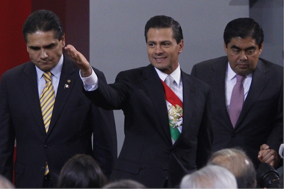 El Presidente Enrique Peña Nieto da su mensaje en Palacio Nacional con respecto a su II Informe de Gobierno. Foto: Cuartoscuro 